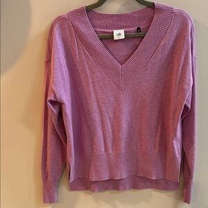 🛍️CAbi Pink V-Neck Sweater🛍️